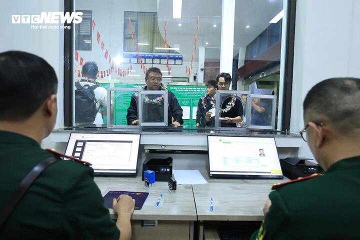Cận cảnh tàu khách liên vận Việt Nam - Trung Quốc hoạt động trở lại sau 5 năm- Ảnh 8.