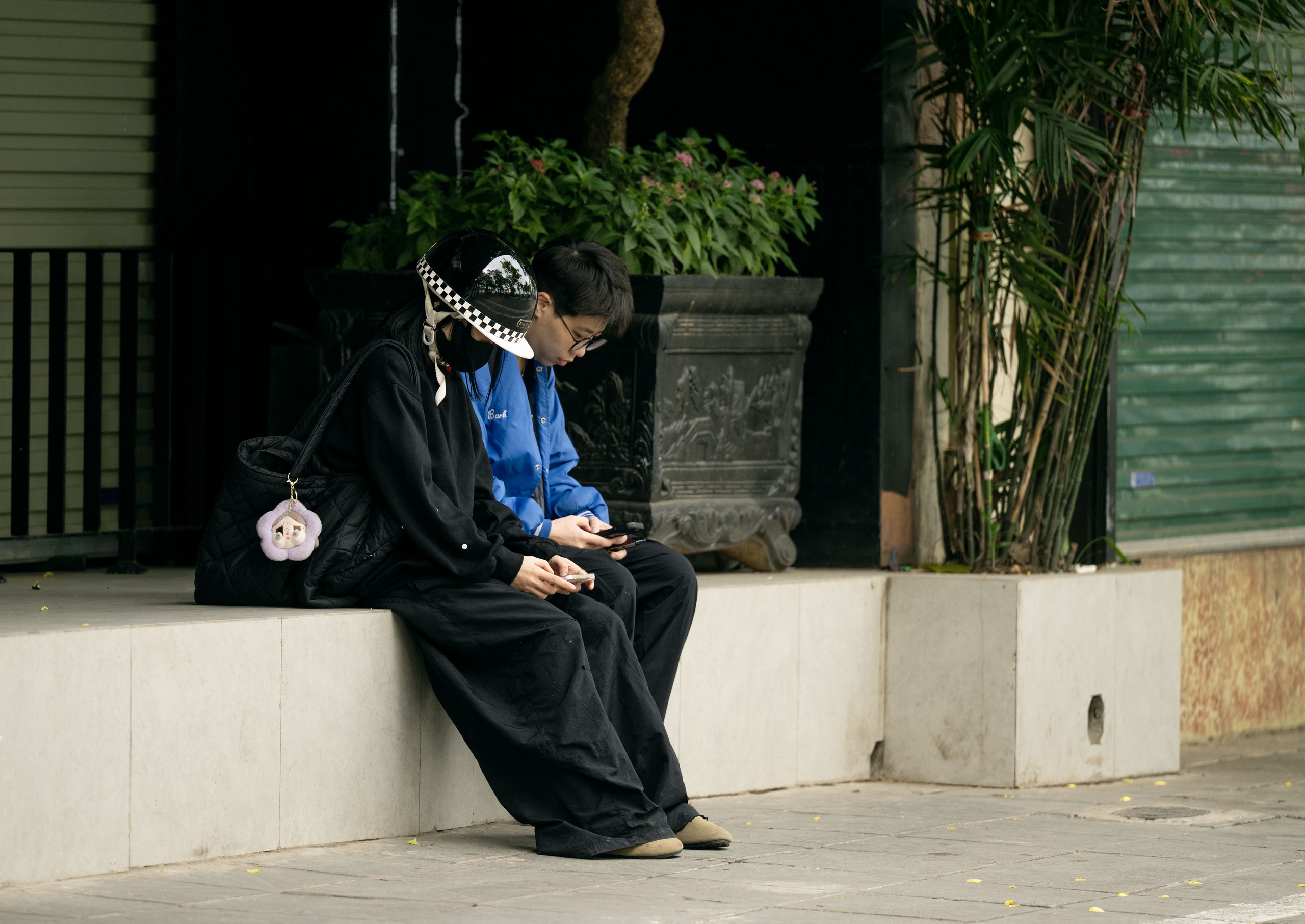 Không khí lạnh bất ngờ "tạt ngang" Hà Nội cuối tháng 5: Dân tình ngơ ngác vì phải mặc áo ấm!- Ảnh 6.