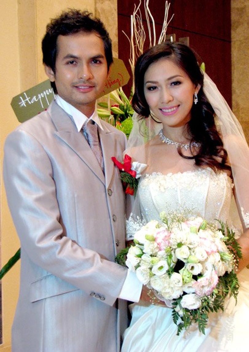 Vợ Đức Tiến đứng trước bàn thờ chồng, uất ức vì bị nói cắm sừng chồng, lấy chồng mới- Ảnh 2.