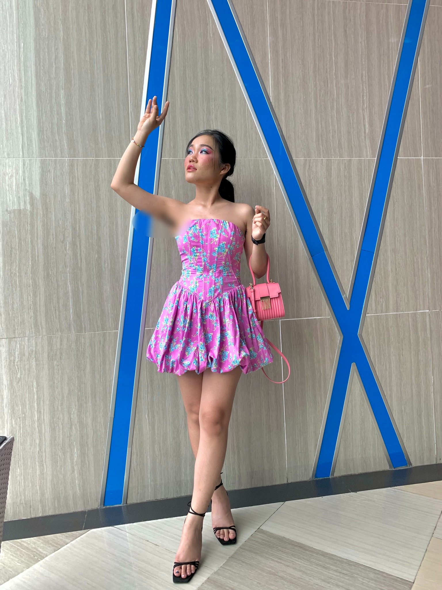 Từng nổi tiếng bằng... 