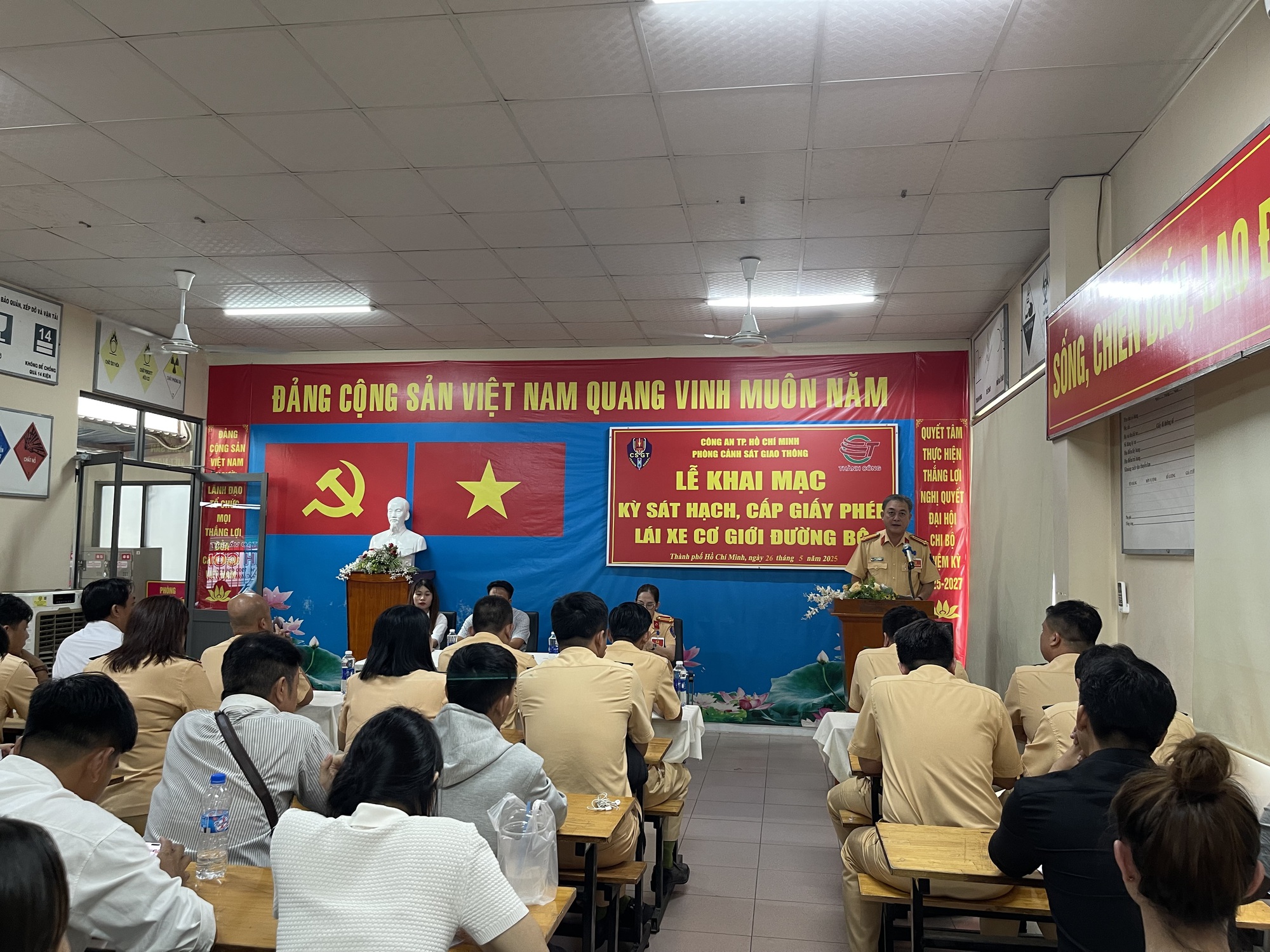 CSGT TP HCM đang giải quyết 119.000 hồ sơ sát hạch tồn đọng thế nào?- Ảnh 1.