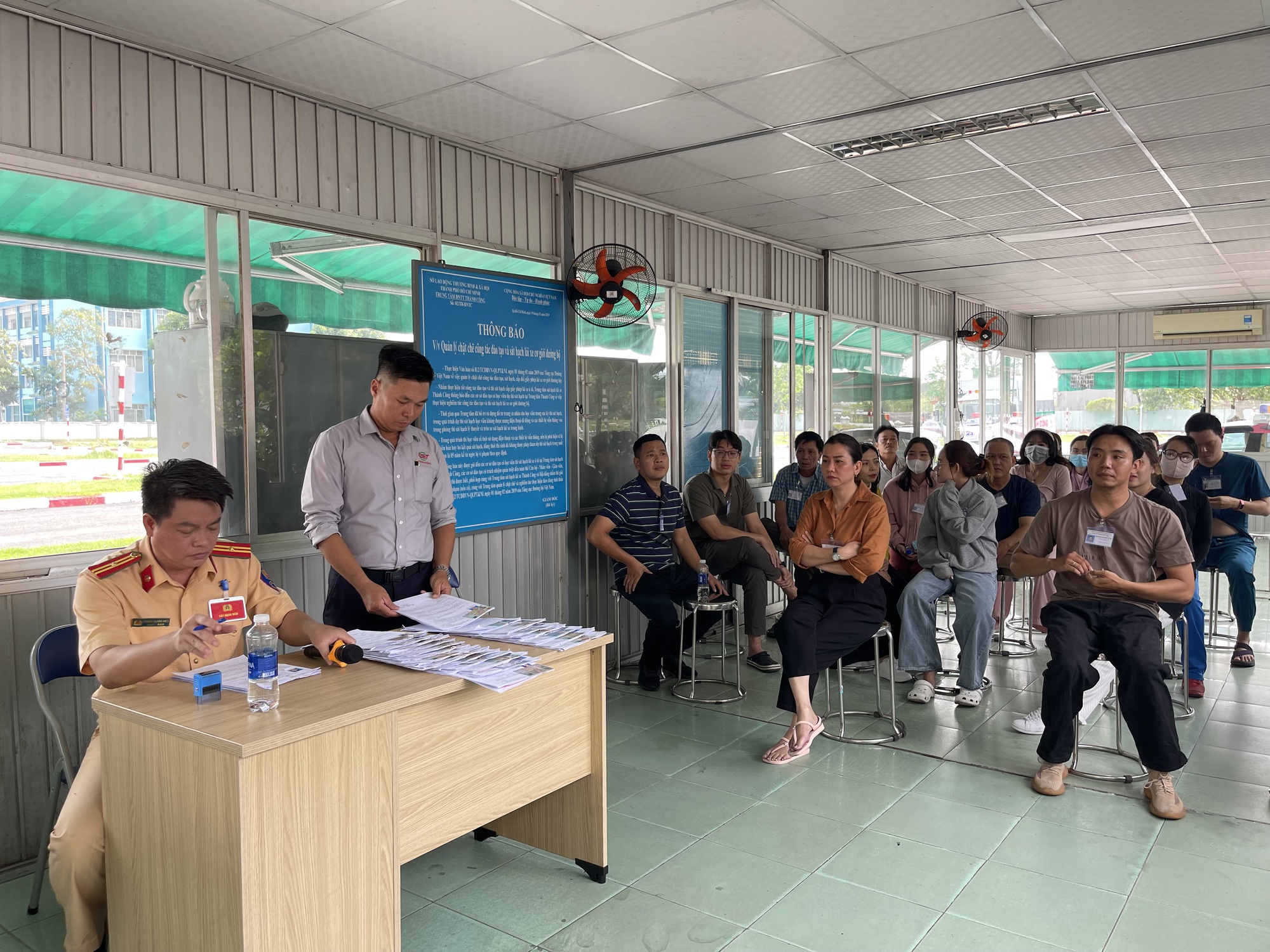 CSGT TP HCM đang giải quyết 119.000 hồ sơ sát hạch tồn đọng thế nào?- Ảnh 3.