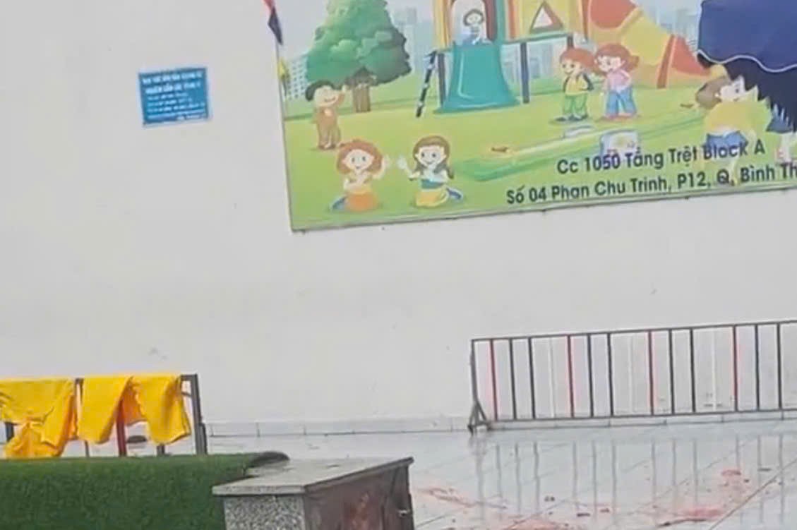 Nhân viên ngân hàng rơi từ tầng 20 chung cư tử vong