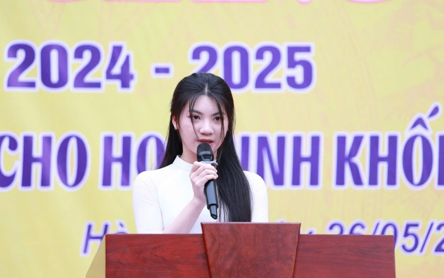 Không khí rộn ràng của thầy trò trong dịp bế giảng năm học- Ảnh 1.
