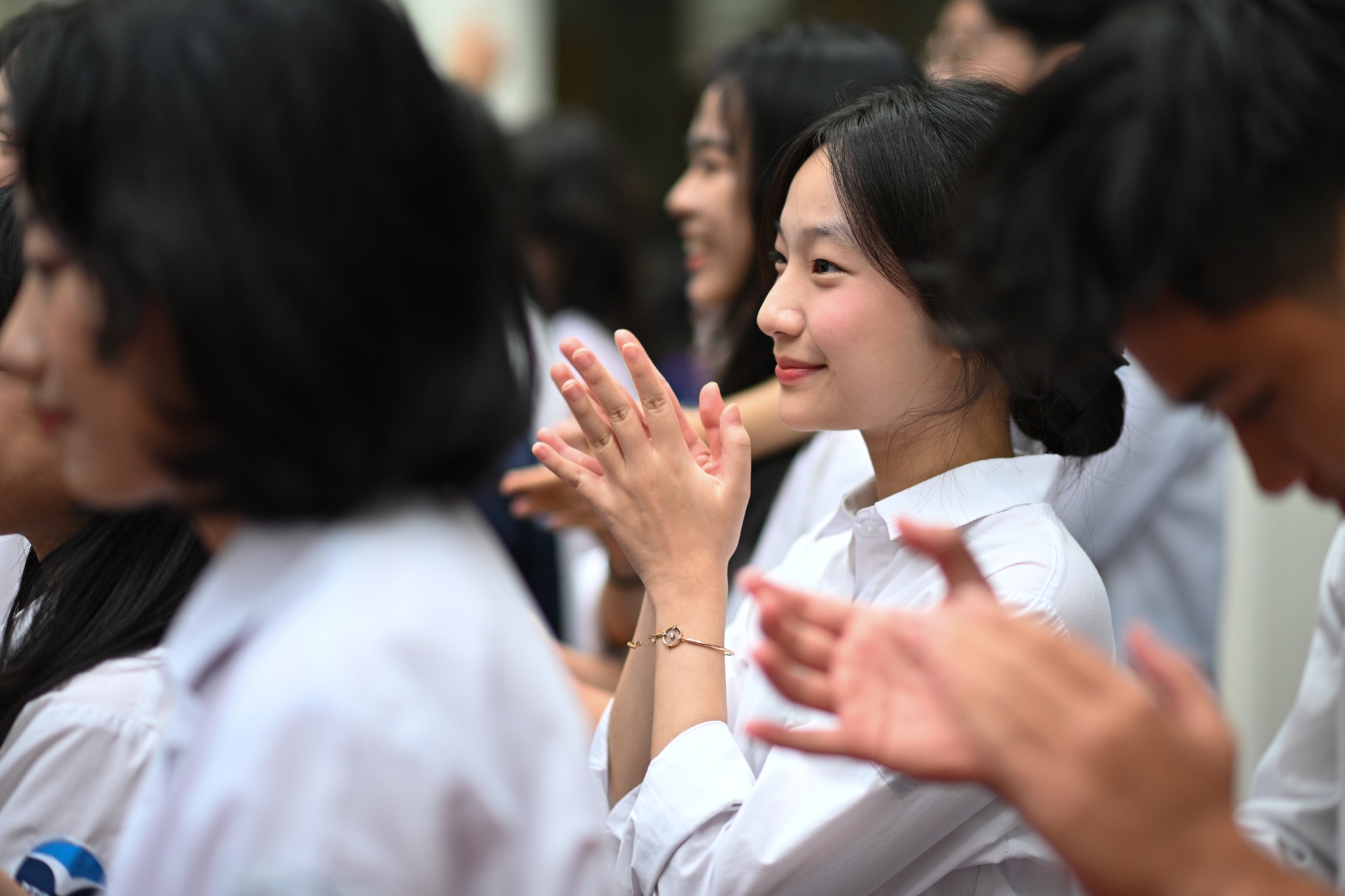 Chuyên Ngữ bế giảng trong một sáng cuối tháng 5 se lạnh: Vừa vui, vừa buồn, vừa nhớ- Ảnh 12.