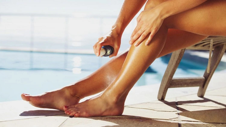 Dùng xịt chống nắng thiếu hiểu biết: Đẹp da chưa thấy, nguy hiểm đã cận kề!- Ảnh 2. Thiếu hiểu biết khi dùng xịt chống nắng