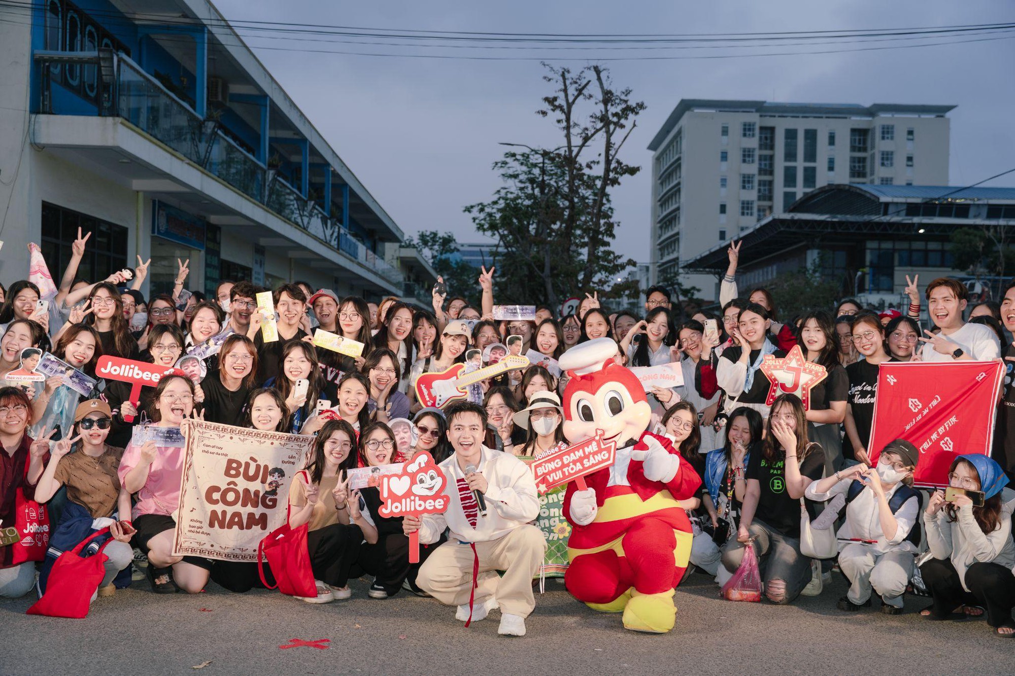 The Jolly Stars của Jollibee Việt Nam tạo sân chơi tài năng cho hàng trăm sinh viên- Ảnh 1.