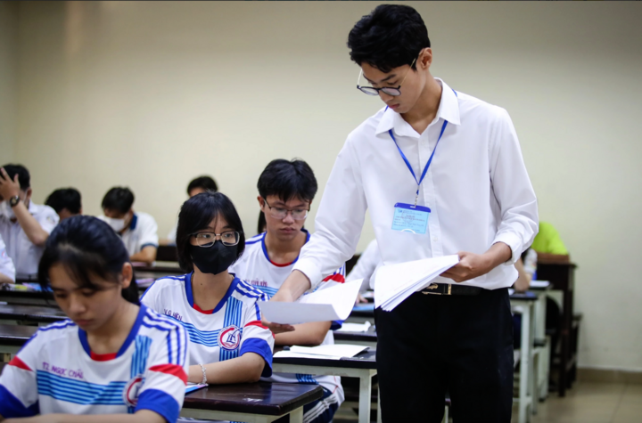 Sau sức khỏe, sư phạm, Bộ GD&ĐT "siết" chuẩn đầu vào ngành luật- Ảnh 1.