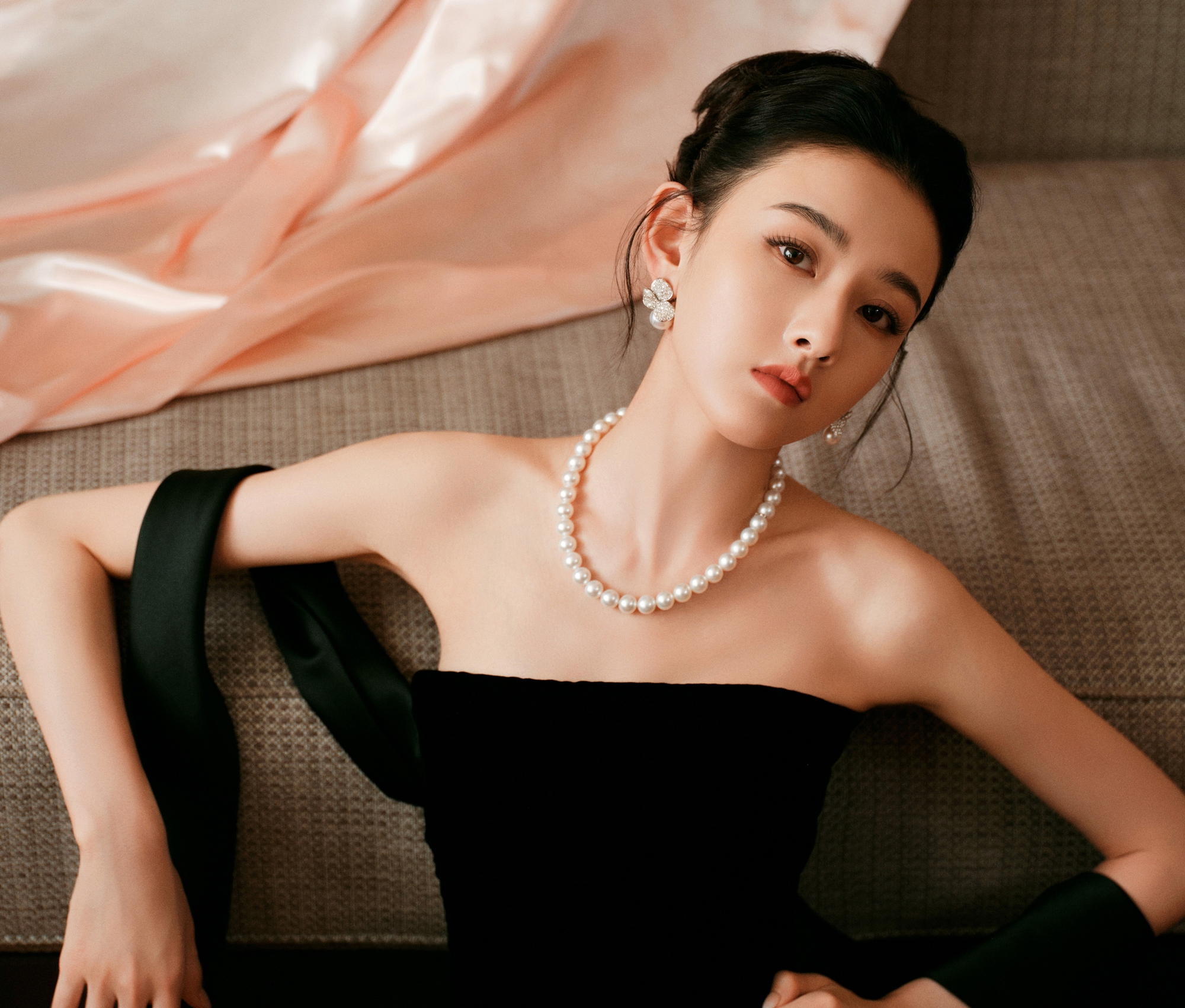 Phim Hoa ngữ gây sốc vì lập kỷ lục cao nhất lịch sử cả nước, nữ chính đẹp đến mức cả showbiz phải dè chừng- Ảnh 5.