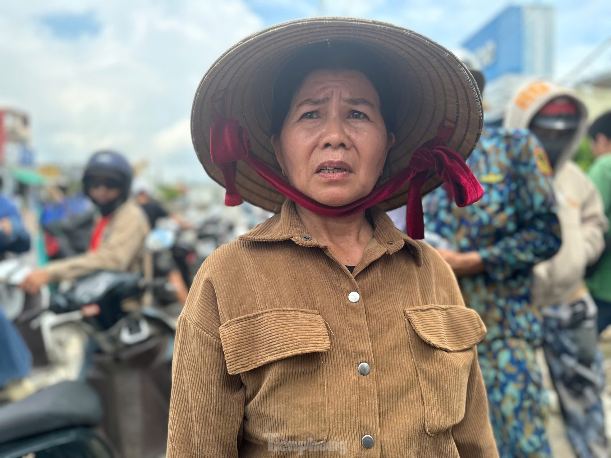 Người dân vẫn chưa hết ám ảnh, kể lại vụ xe tải đâm loạt xe máy khiến 4 người thương vong- Ảnh 1.