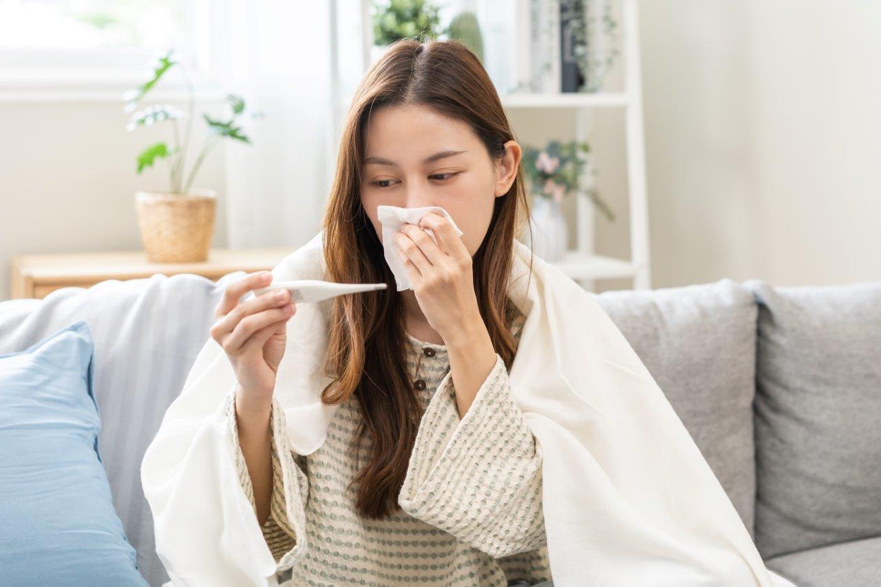 Triệu chứng khác biệt của biến chủng COVID-19 mới xuất hiện tại TP.HCM- Ảnh 1.