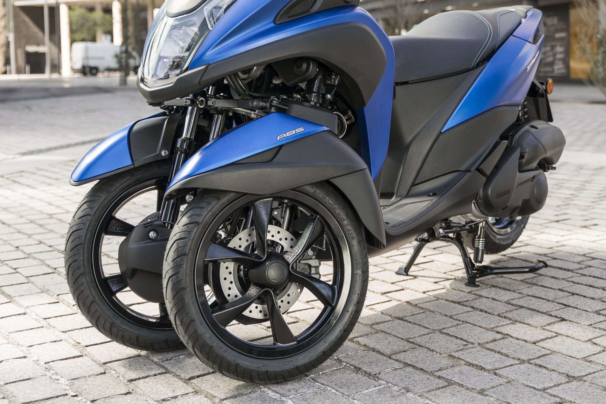 Vừa về Việt Nam xe tay ga Nhật cực lạ: Ăn xăng 2,5L/100km, xe có 3 bánh nhưng dùng bằng lái xe máy 2 bánh- Ảnh 2. Vừa về Việt Nam xe tay ga Nhật cực lạ: Ăn xăng 2,5L/100km, xe có 3 bánh nhưng dùng bằng lái xe máy 2 bánh- Ảnh 2.