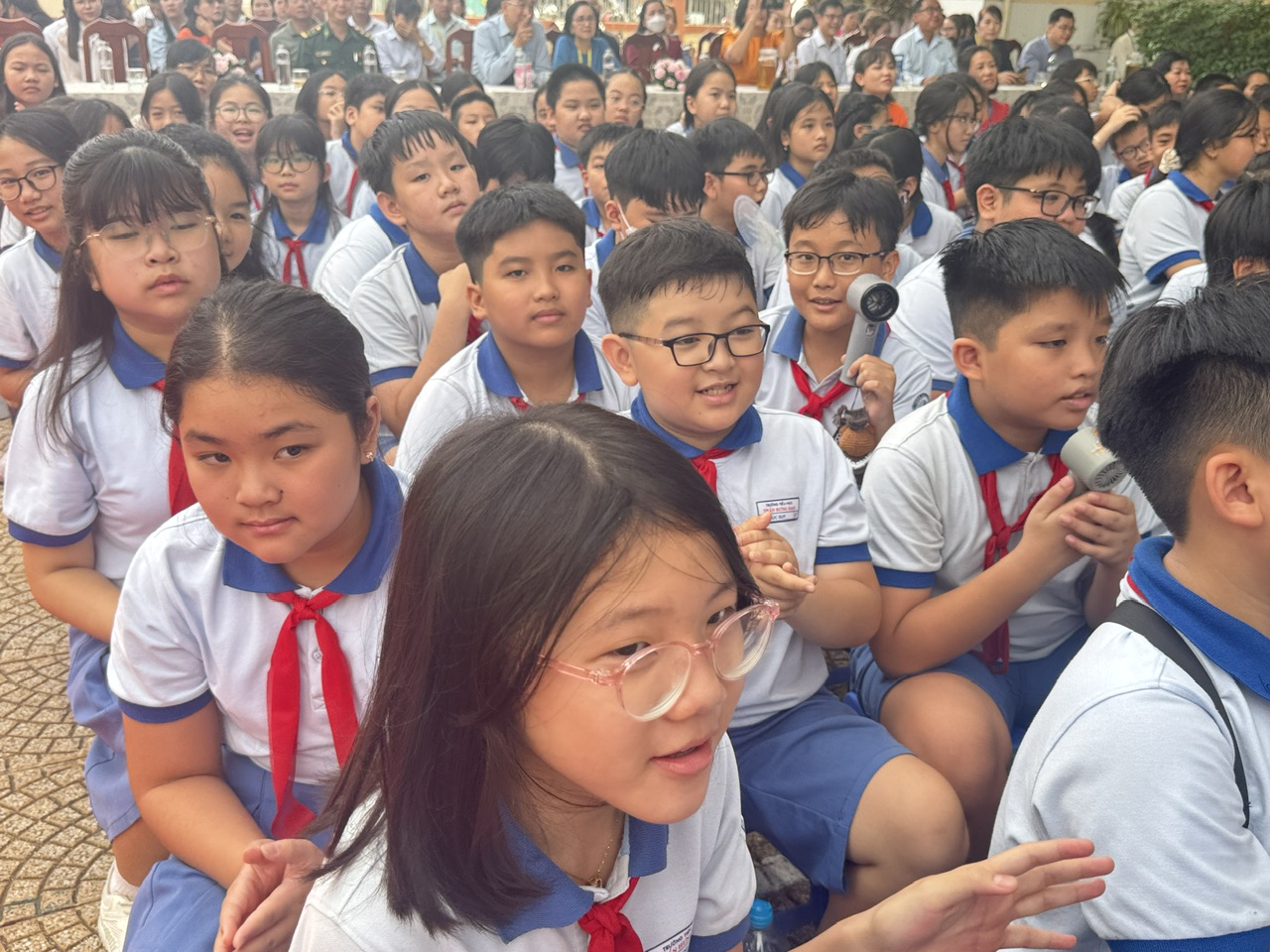 Bất ngờ tại lễ tổng kết năm học: Phụ huynh cũng được vinh danh- Ảnh 4.