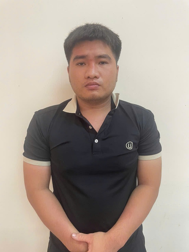 Vụ bắt Nguyễn Thành Thông - kẻ dùng kim tiêm đâm học sinh: Giám định dung dịch màu xanh "bí ẩn"- Ảnh 1.
