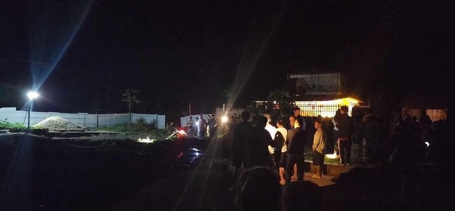 Tìm kiếm người và xe nghi rơi xuống "hố tử thần" ngập nước ở Bắc Kạn- Ảnh 2.