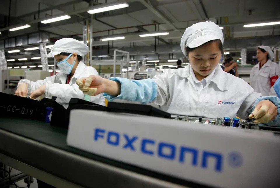 Apple thà tăng giá iPhone còn hơn đem về Mỹ sản xuất- Ảnh 1.