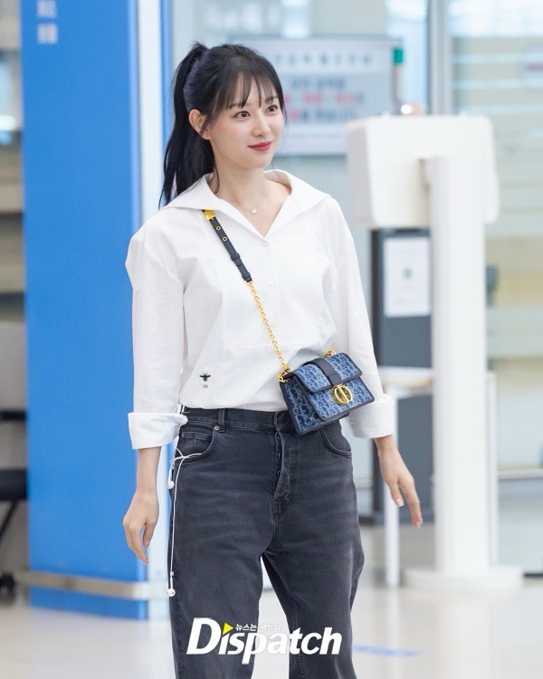 Kim Ji Won với áo sơ mi chắc chắn là 1 cặp bài trùng!- Ảnh 12.