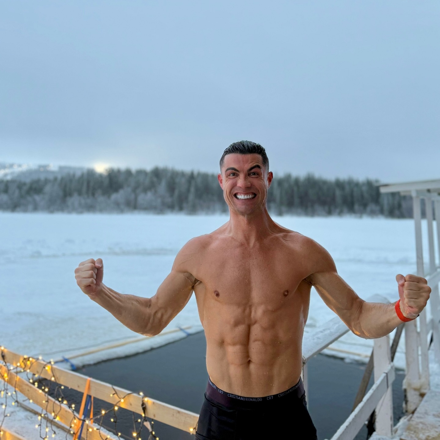 Ronaldo 40 tuổi nhưng cơ thể “hack tuổi” như trai 28: Bí mật siêu nhân được bật mí!- Ảnh 1.