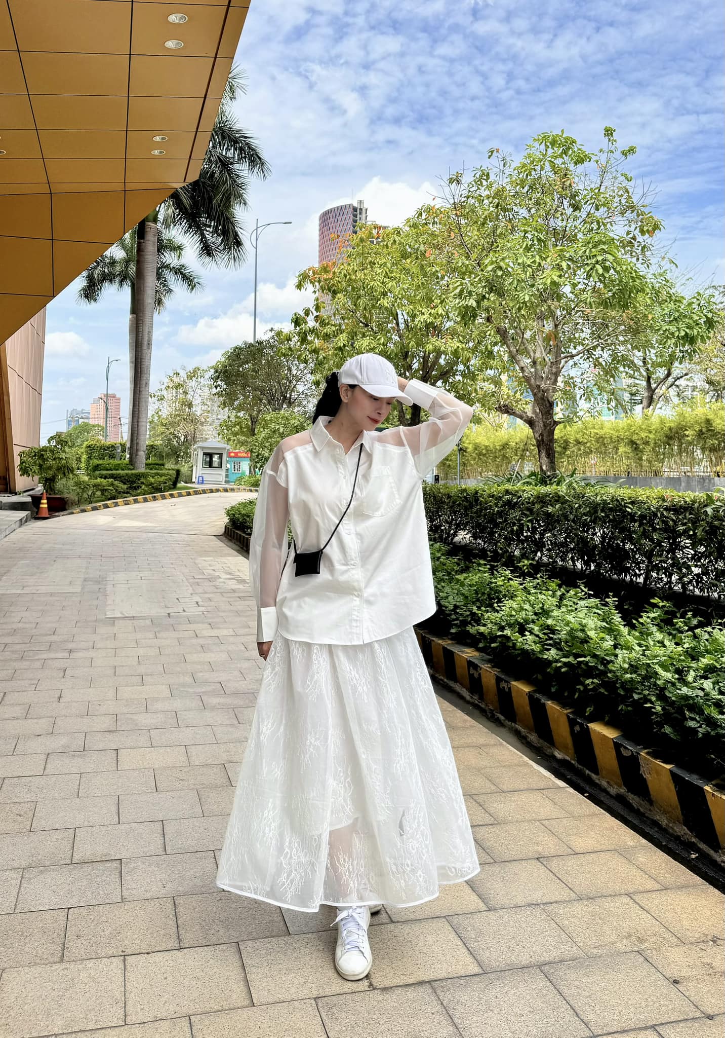 Mẹ bầu Ngô Thanh Vân chuộng lên đồ rộng rãi, giấu nhẹm đường cong mà vẫn xinh mê- Ảnh 6.