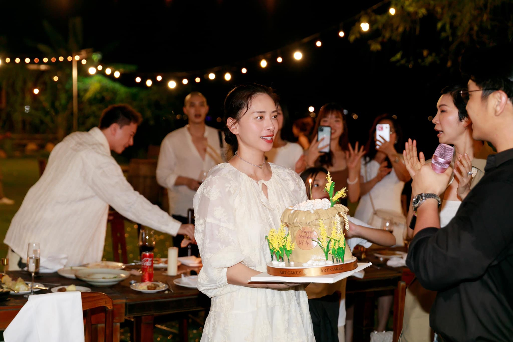 Mẹ bầu Ngô Thanh Vân chuộng lên đồ rộng rãi, giấu nhẹm đường cong mà vẫn xinh mê- Ảnh 4.
