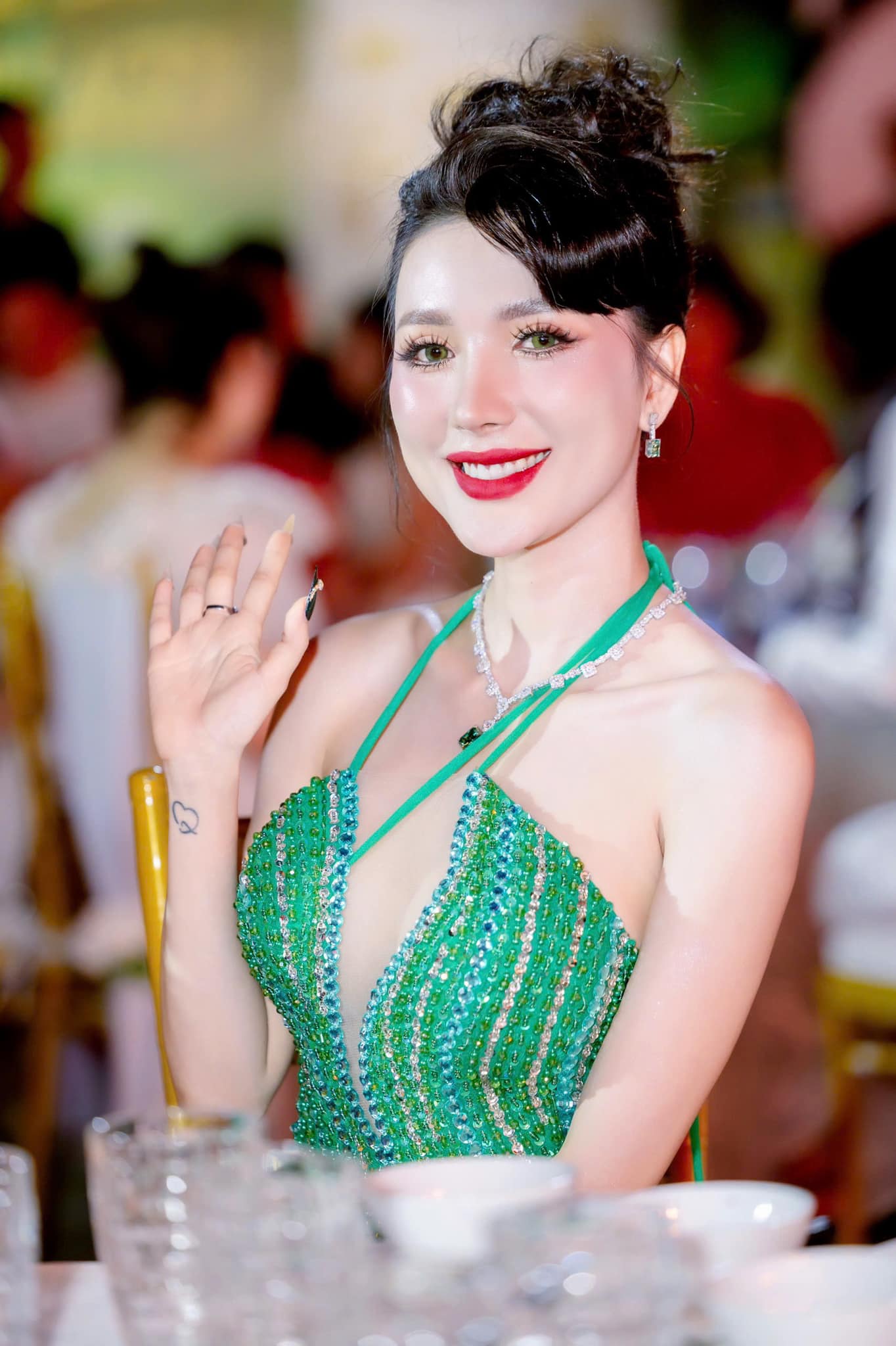 Những điều lạ chưa có lời giải về 2 biệt phủ của Ngân Collagen Cần Thơ- Ảnh 1.