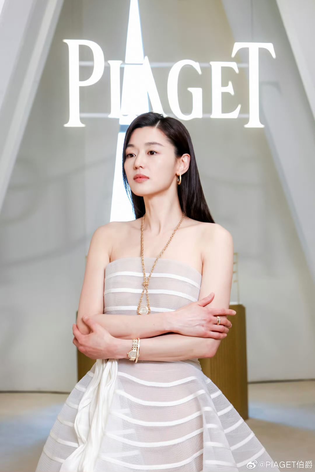 Jeon Ji Hyun đại náo sự kiện ở Trung Quốc: 