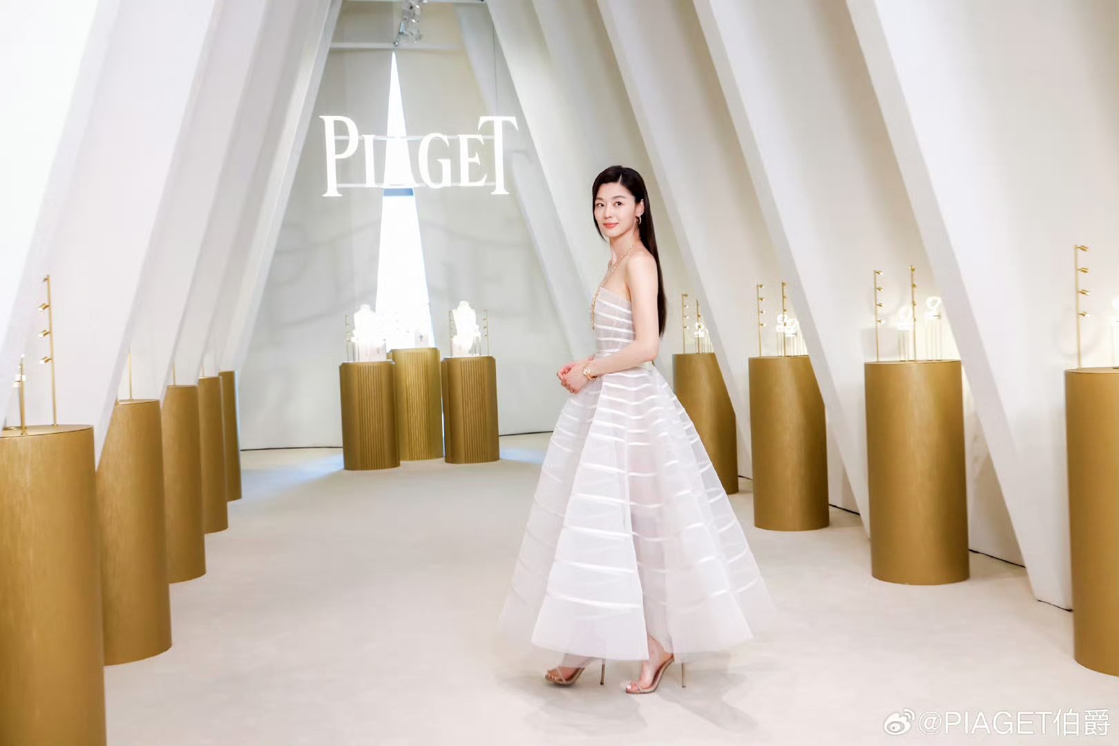 Jeon Ji Hyun đại náo sự kiện ở Trung Quốc: 