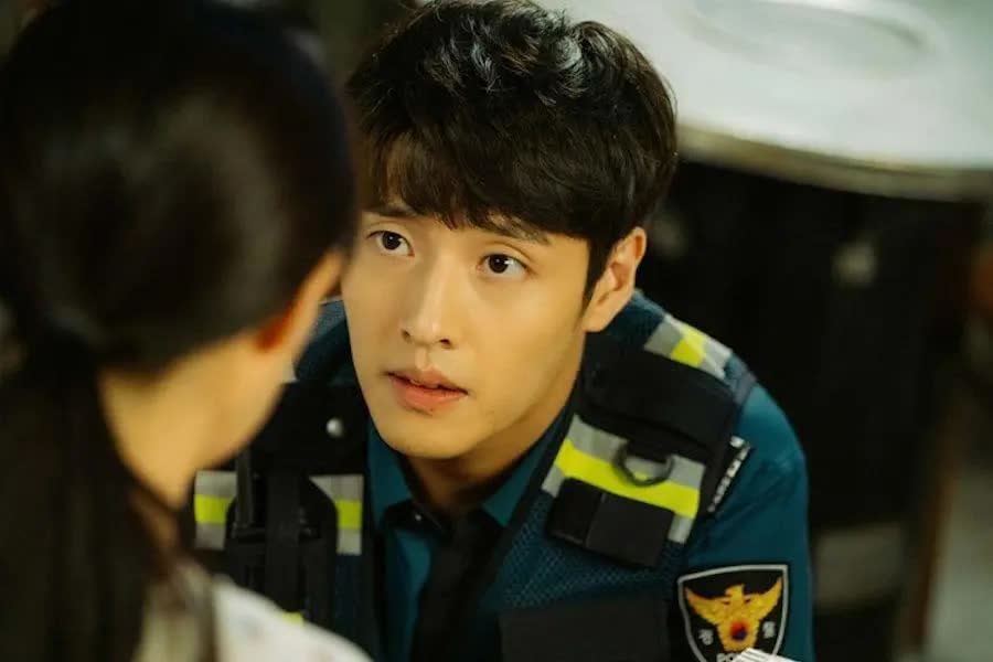 Mỹ nam đóng chính cùng lúc 2 phim Hàn đang hot rần rần, cả top 1 Netflix lẫn top 1 phòng vé mới đáng nể- Ảnh 4. Mỹ nam đóng chính cùng lúc 2 phim Hàn đang hot rần rần, cả top 1 Netflix lẫn top 1 phòng vé mới đáng nể- Ảnh 4.
