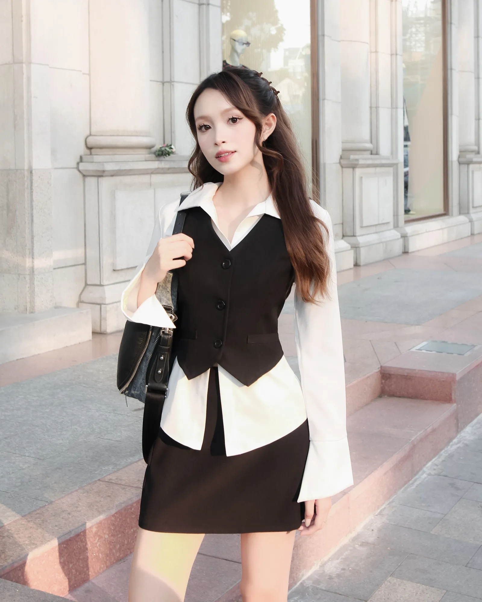 "Cơn sốt áo gile" khuấy đảo hè 2025: Mặc lên là chuẩn mốt, phối gì cũng sang chảnh- Ảnh 30.