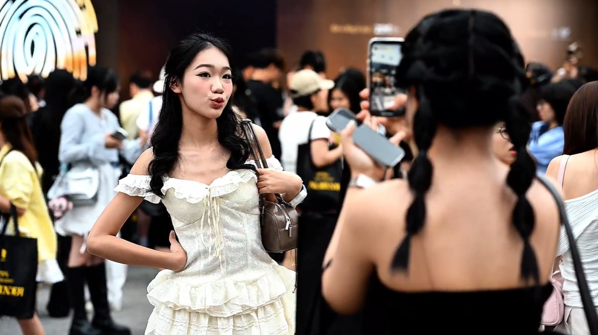 Đại hội công chúa, tiểu thư xúng xính đi xem Hoàng tử SOOBIN hát- Ảnh 11.