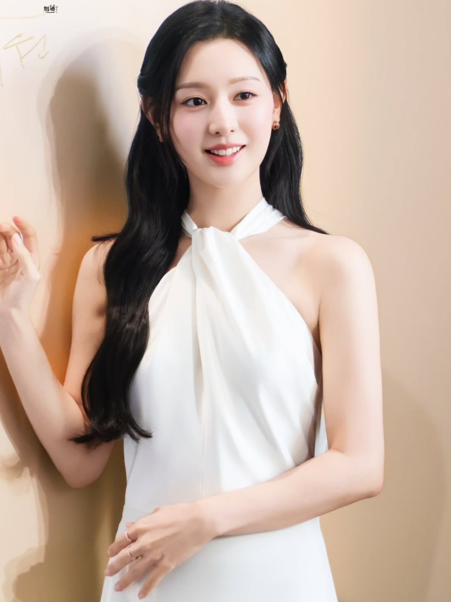 Kim Ji Won, Lý Hiện như cô dâu chú rể tại event beauty:  Thần thái rạng ngời hút mọi ống kính zoom cận- Ảnh 3.