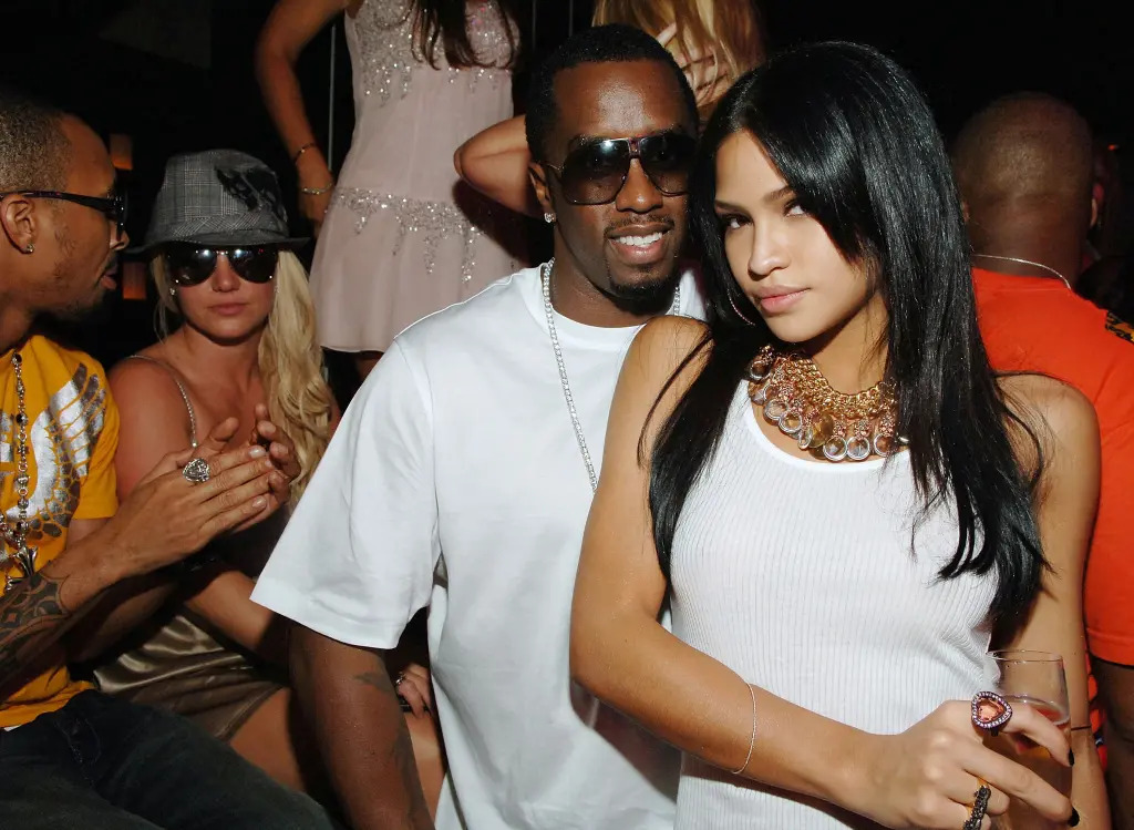 Lộ ảnh Britney Spears tiệc tùng thâu đêm với “ông trùm tình dục” Diddy: Chuỗi bi kịch bắt đầu từ đây?- Ảnh 4.