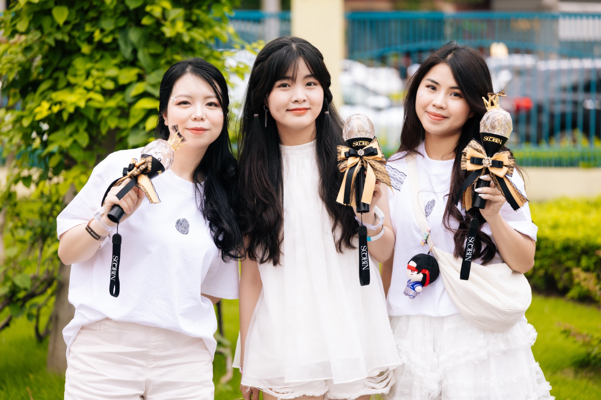 Đại hội công chúa, tiểu thư xúng xính đi xem Hoàng tử SOOBIN hát- Ảnh 9.