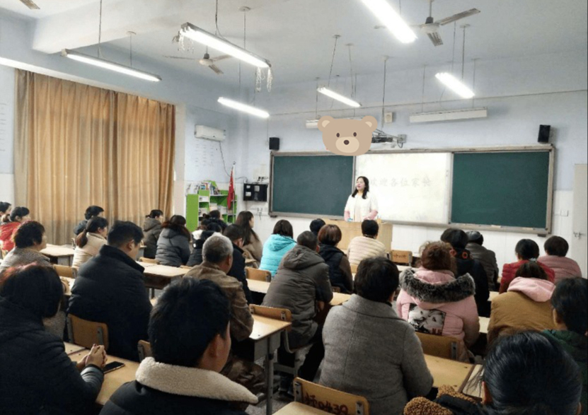 Có 2 kiểu cha mẹ sau mỗi buổi họp phụ huynh: Một bên khiến con sợ hãi, một bên giúp con trưởng thành- Ảnh 1.