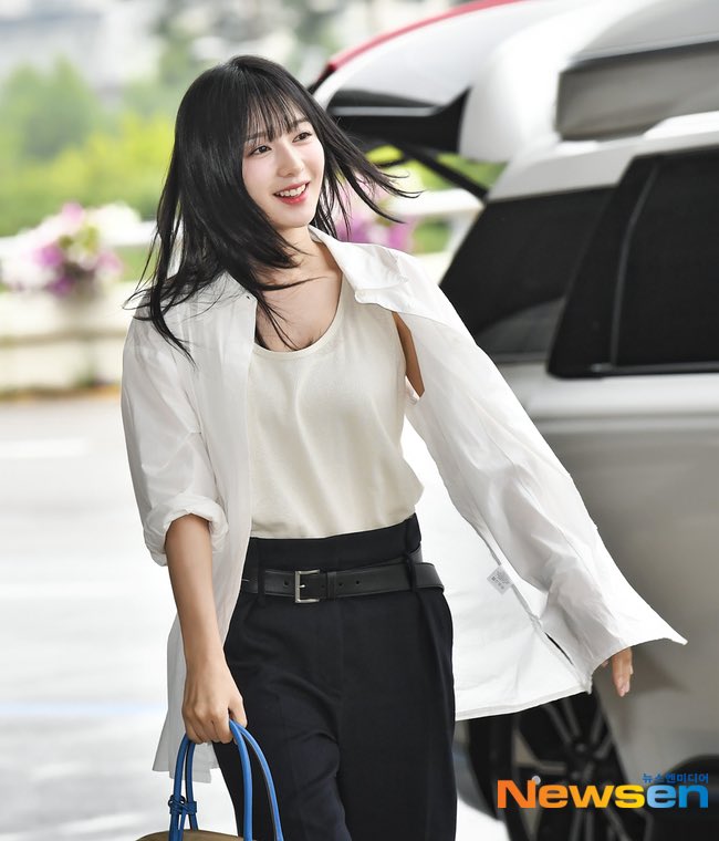 Kim Ji Won với áo sơ mi chắc chắn là 1 cặp bài trùng!- Ảnh 7.