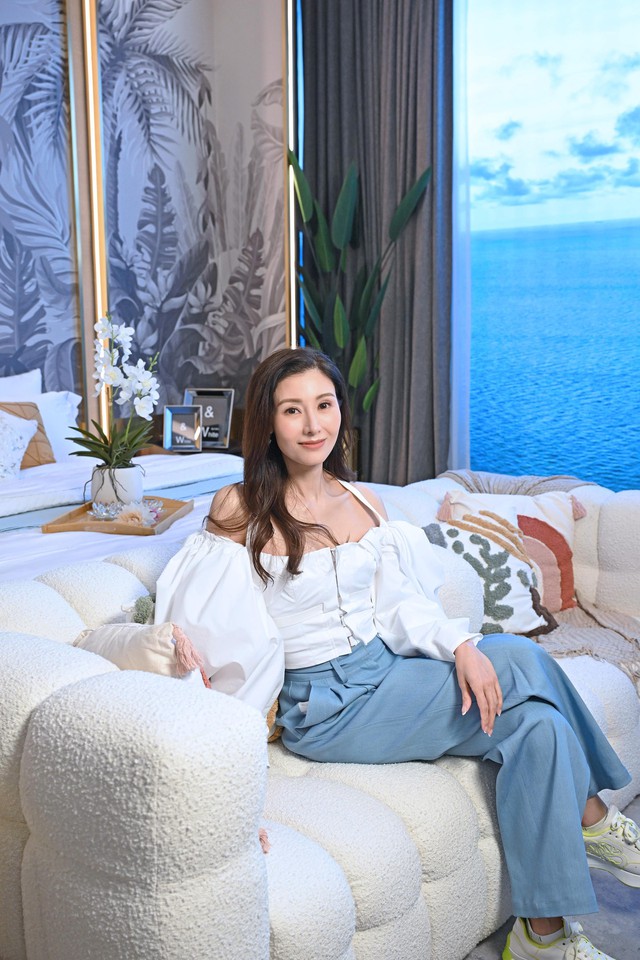 Hoa hậu gây sốt vì khoe eo Hoa hậu gây sốt vì khoe eo