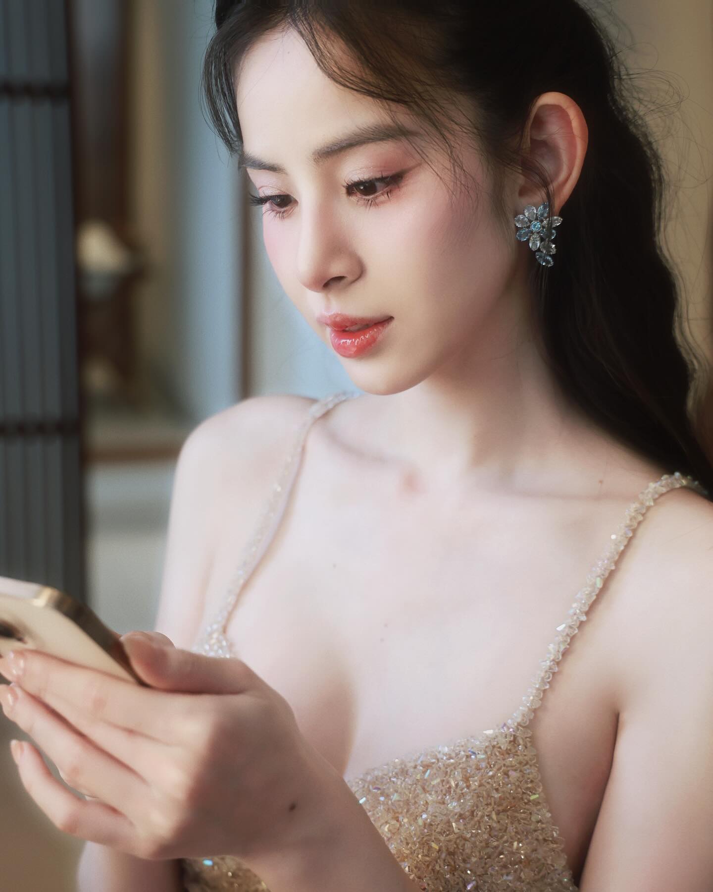 Một "thần tiên tỷ tỷ" xuất hiện trên sân khấu Việt, hóa ra là mỹ nhân bản sao của Cổ Lực Na Trát- Ảnh 6.