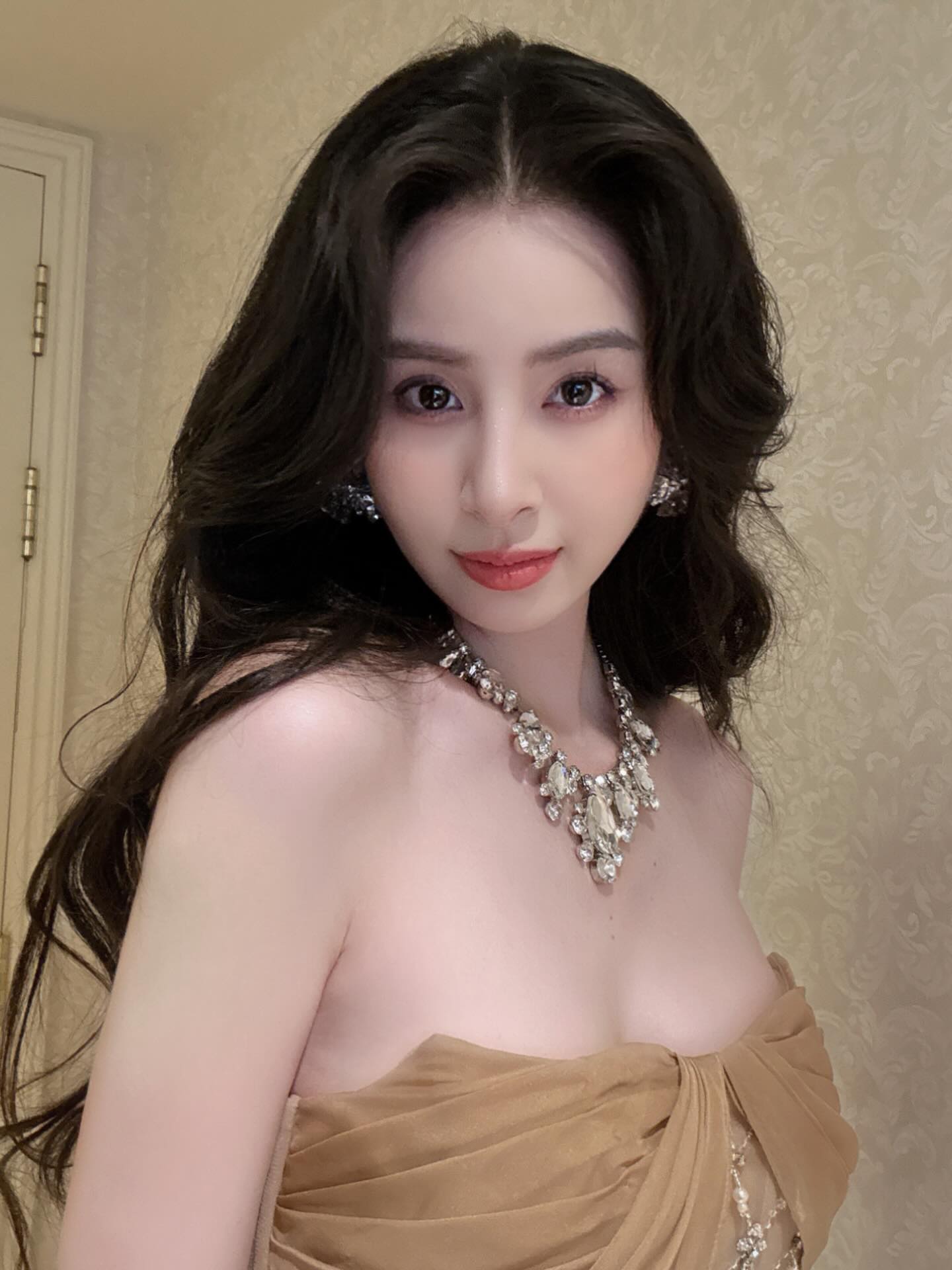 Một "thần tiên tỷ tỷ" xuất hiện trên sân khấu Việt, hóa ra là mỹ nhân bản sao của Cổ Lực Na Trát- Ảnh 8.