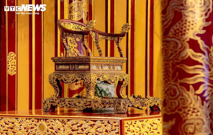 Ngai vua triều Nguyễn bị phá hoại khác với ảnh tư liệu: Chuyên gia lý giải- Ảnh 3.