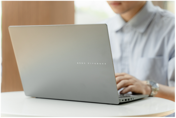 Freelancer “tự do - tự lo” và nỗi khổ phải “mang cả cái văn phòng” đi khắp nơi- Ảnh 2. Freelancer “tự do - tự lo” và nỗi khổ phải “mang cả cái văn phòng” đi khắp nơi- Ảnh 2.