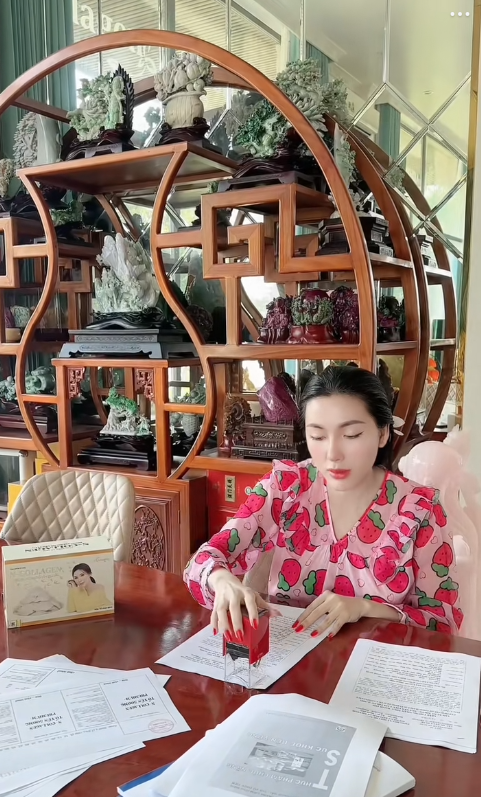 Những điều lạ chưa có lời giải về 2 biệt phủ của Ngân Collagen Cần Thơ- Ảnh 12.