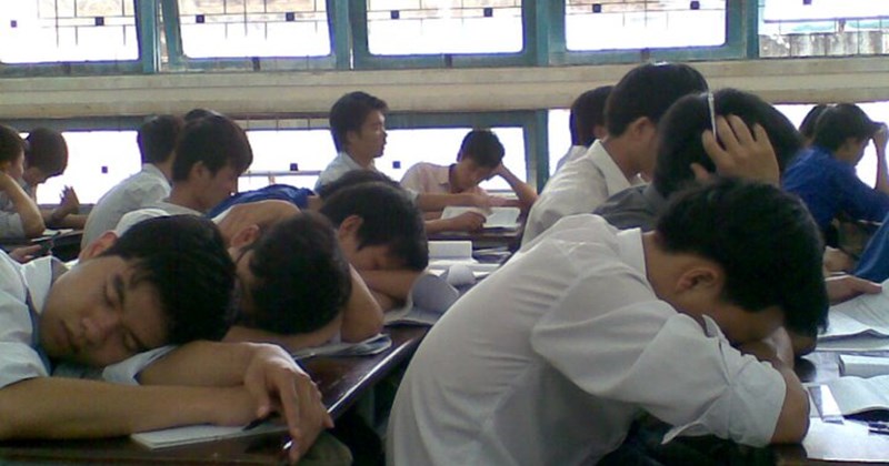 Cô giáo mỉa mai học sinh "đội sổ" trong buổi họp phụ huynh, người mẹ đáp gọn một câu khiến cả phòng chết lặng vì xấu hổ- Ảnh 2.