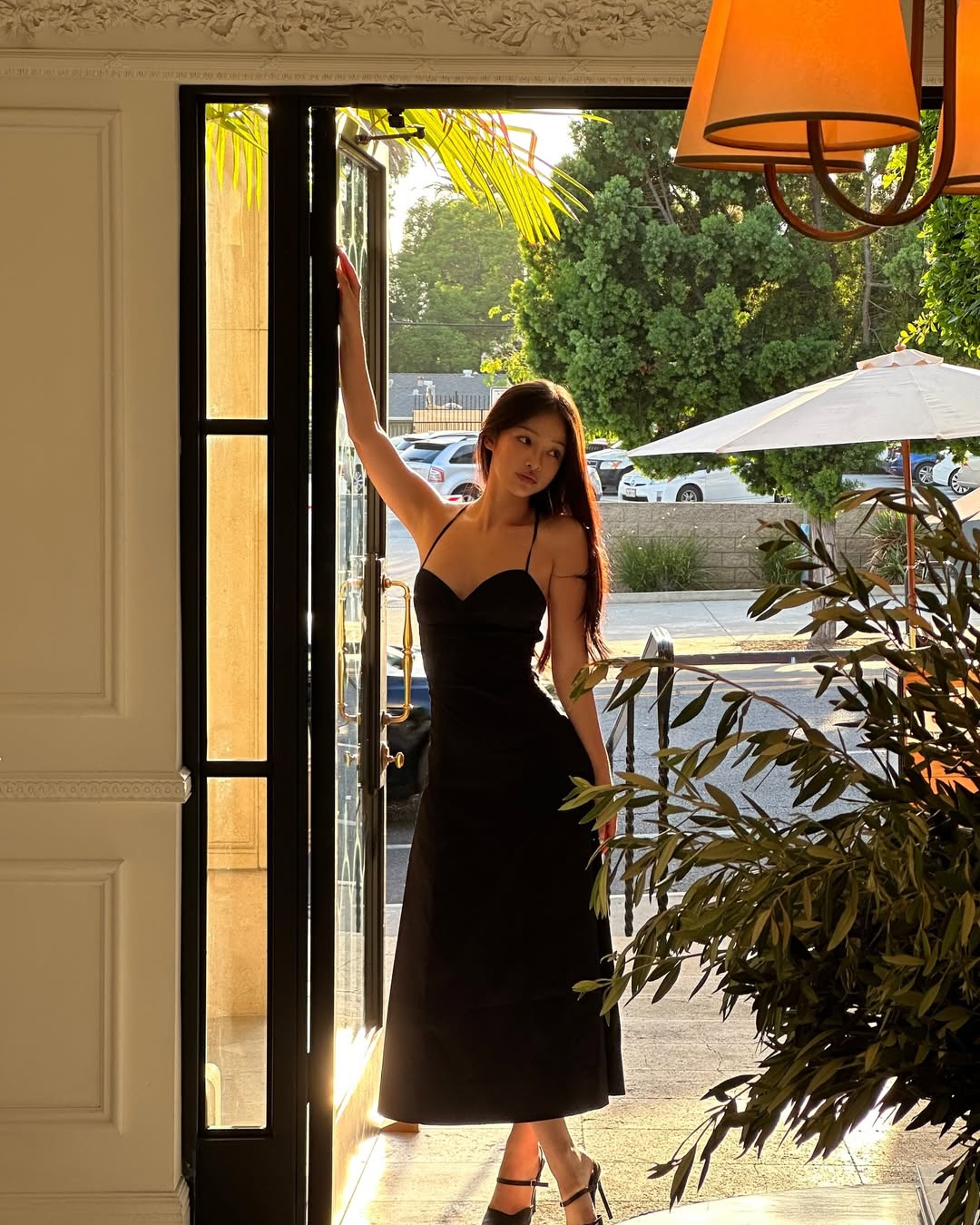 Tủ đồ hè của gái xinh có 1 triệu follow Instagram: Đơn giản mà đẹp điên, ngắm xong chẳng thiết sắm đồ cầu kỳ!- Ảnh 11.
