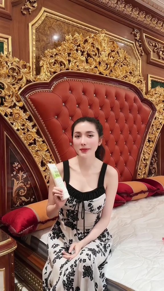 Những điều lạ chưa có lời giải về 2 biệt phủ của Ngân Collagen Cần Thơ- Ảnh 17.
