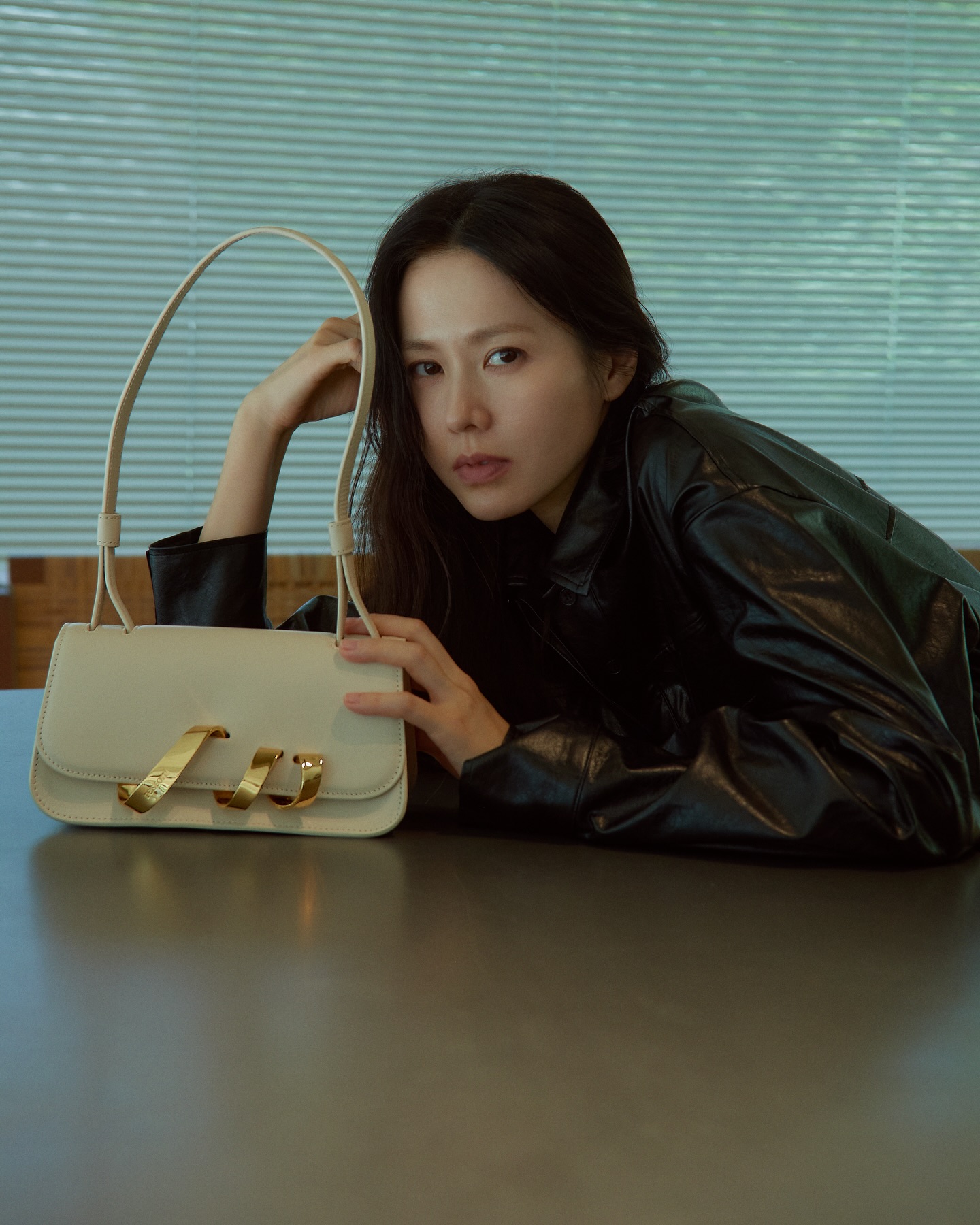 Son Ye Jin bất ngờ khoe ảnh lạ, lâu lắm mới thấy mẹ 1 con sexy thế này!- Ảnh 6.