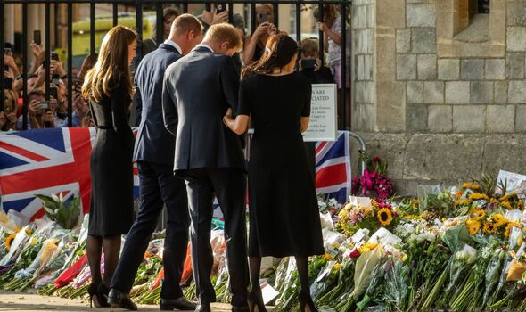 Khoảnh khắc Meghan ái ngại 