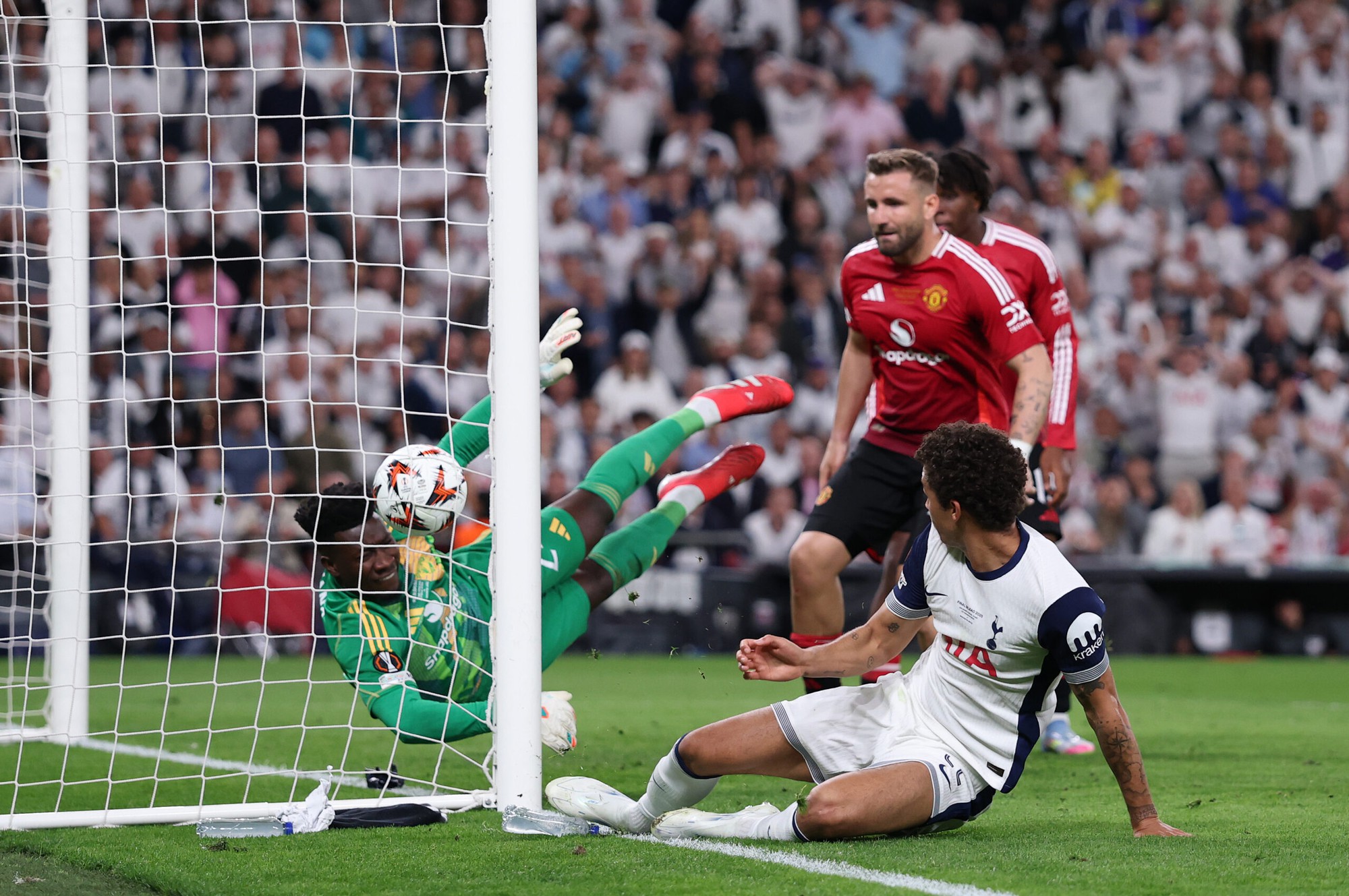 HẾT GIỜ: Man Utd thi đấu thiếu chuyên nghiệp, "ngã ngựa" đau đớn trước Các ngôi sao Đông Nam Á- Ảnh 10.