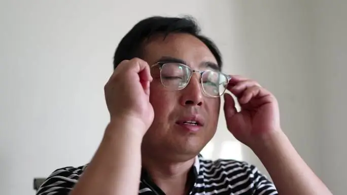 Tự kiểm tra mắt ngay! Nếu có một trong 4 đặc điểm này, chỉ sợ máu đã “ngập đường”- Ảnh 2.