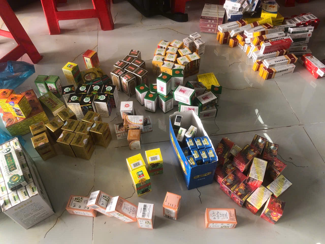 Cận cảnh thu giữ hơn 2.000 lọ mỹ phẩm không rõ nguồn gốc xuất xứ của chủ shop sinh năm 1994 ở Cà Mau: Nhiều thương hiệu quen thuộc!- Ảnh 5.