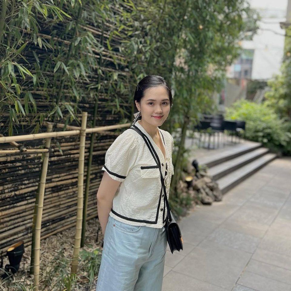 Vợ Duy Mạnh lại bị chê mặc xấu, thời trang sân bay khó đỡ, còn đâu khí chất tiểu thư lá ngọc cành vàng!- Ảnh 9.